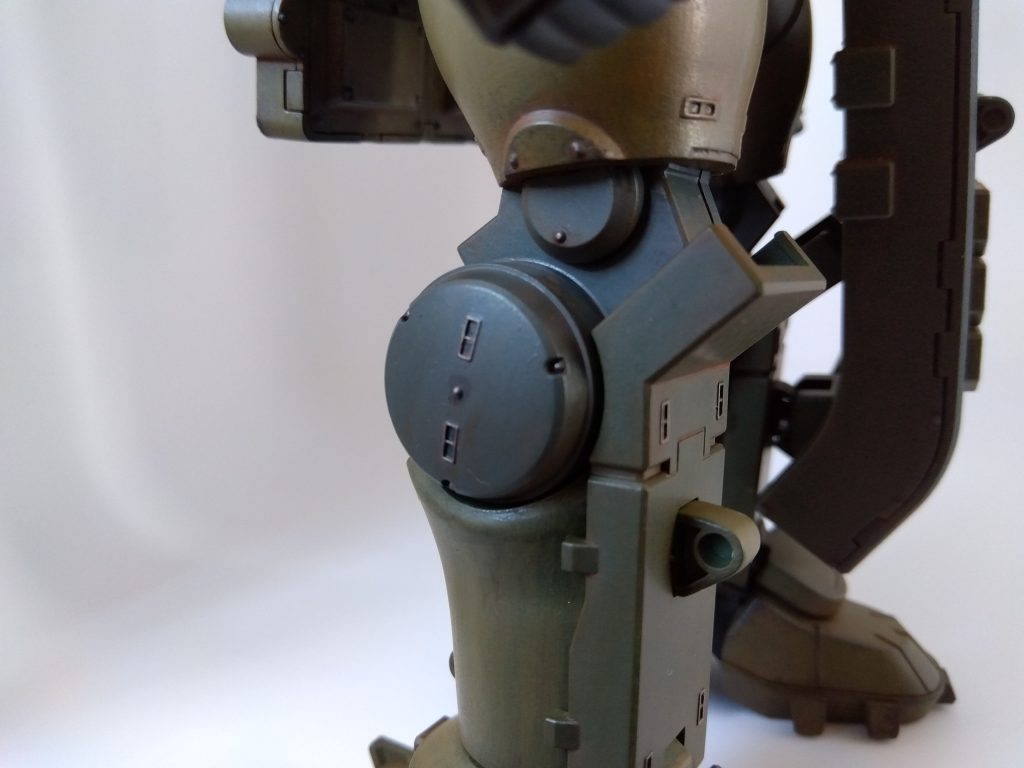 関節部はグレーグリーンで塗装しました。グリーンよりもムラが出にくい気がしました。