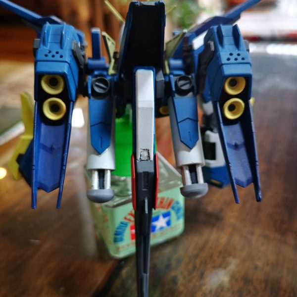 閲覧ありがとうございます！先日のガンダムリントヴルムの続きです!だいぶ、忙しい日が続き、久々の更新です本人も忘れていましたが、全然進んでないッ？腕と背面のバーニアパックの色塗りができました。まだまだ先は長いですが、地道にやっていきます今日はここまでです（3枚目）