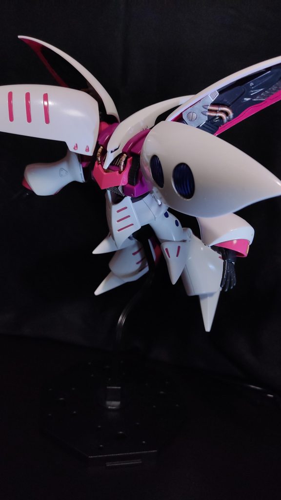 ポーズを変えてバインダー内部が分かりやすい角度で。内部の色分けが今回頑張ったポイントです。基本は筆でペタペタ塗って、ミスターホビーマーカーで塗分けして、という感じです。