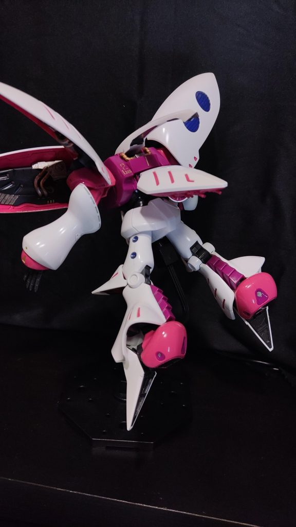 斜め後ろから。初めて知りましたが、エルメスの系譜なんですね(そう書いていると思われる。違ってたらすいません)