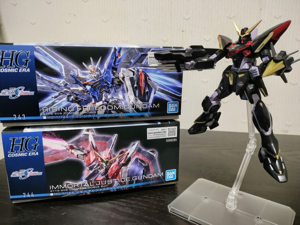 「自由と正義」も無事にゲット散々、探し回ってコンビニ置いてました『元々そちらの機体でしたっけ？弱点はよくご存知だ』