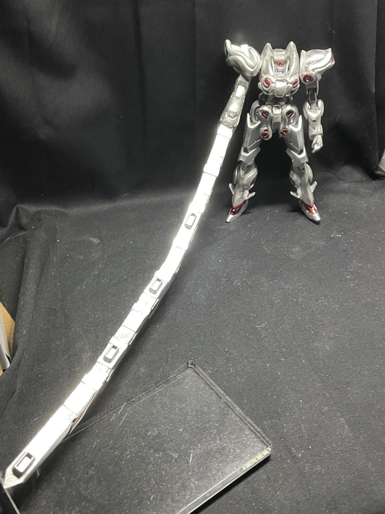 HGミカエリスのサイズから逆算して右腕のサイズを算出した結果、30センチくらいの長さに……