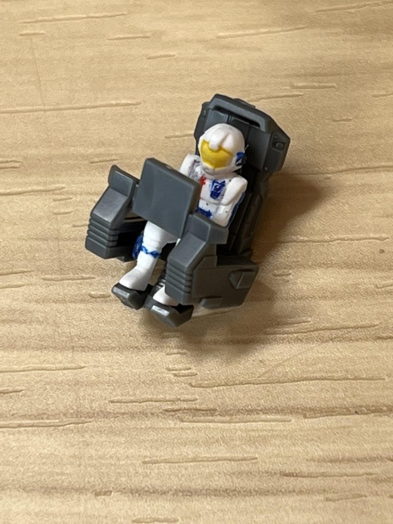 ご本尊のコックピットのアムロも塗装しました。最後までご覧いただきまして、ありがとうございました。