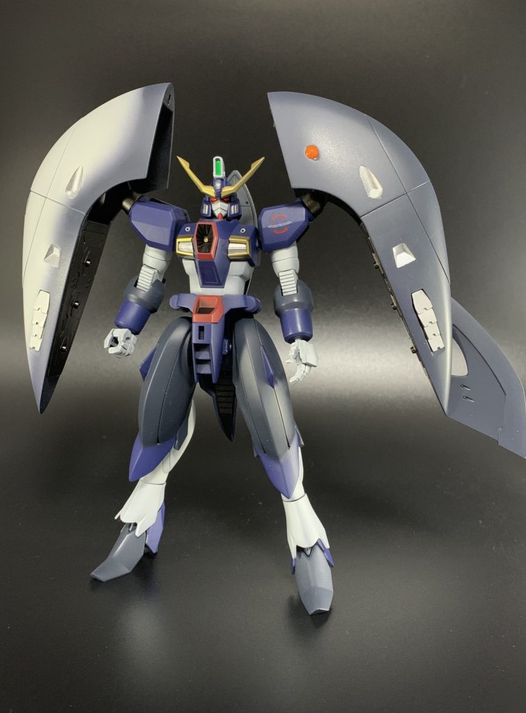 1番の変更は脚部。ゼダスのパーツにまるっと交換しています。後は頭部小型化。腰延長。脚部交換で必然的に太ももがっちり、足長めになって、最近のキットと並べても違和感の無い体型になりました。