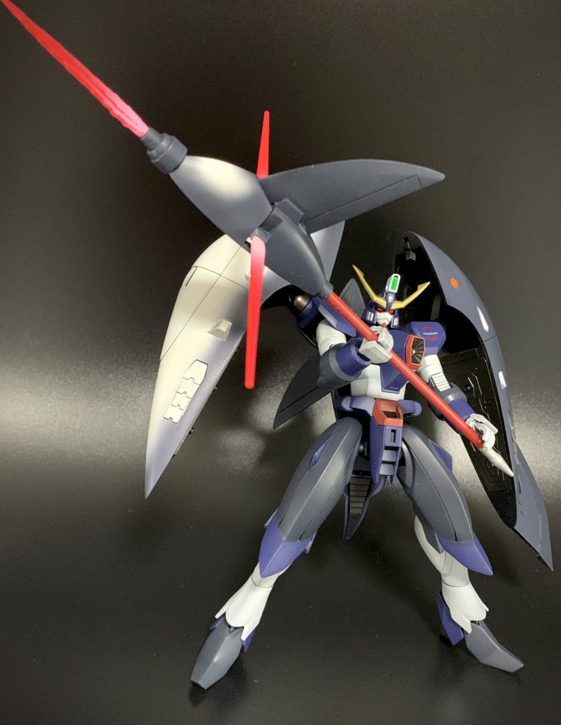 長もの武器はこのポーズ一択ですね。三又に伸びたビーム刃が殺意高めです。