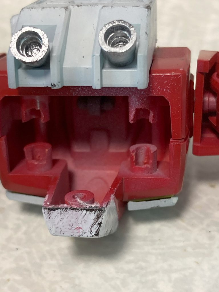 後ハメができるように胴体と腰の接続部分は加工してあります。最後までご覧いただきありがとうございました。