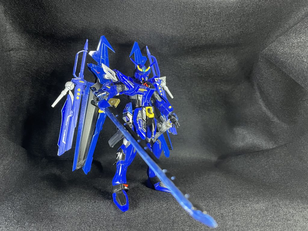 自分の戦闘スタイルに合わせて近接特化にしてあります刀はフルスクラッチで、サイドアーマーにハンドガンを二丁装備してます