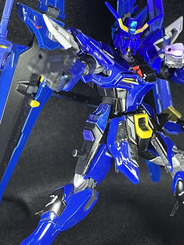 この様にブラックライトで目とセンサーも光ります