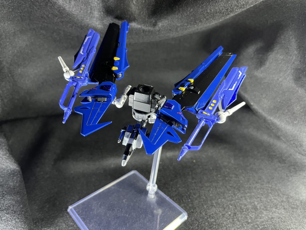 また、バックパックの変更で近接、オールラウンダー、射撃型に変えれます此方はその3機を運べる支援機です