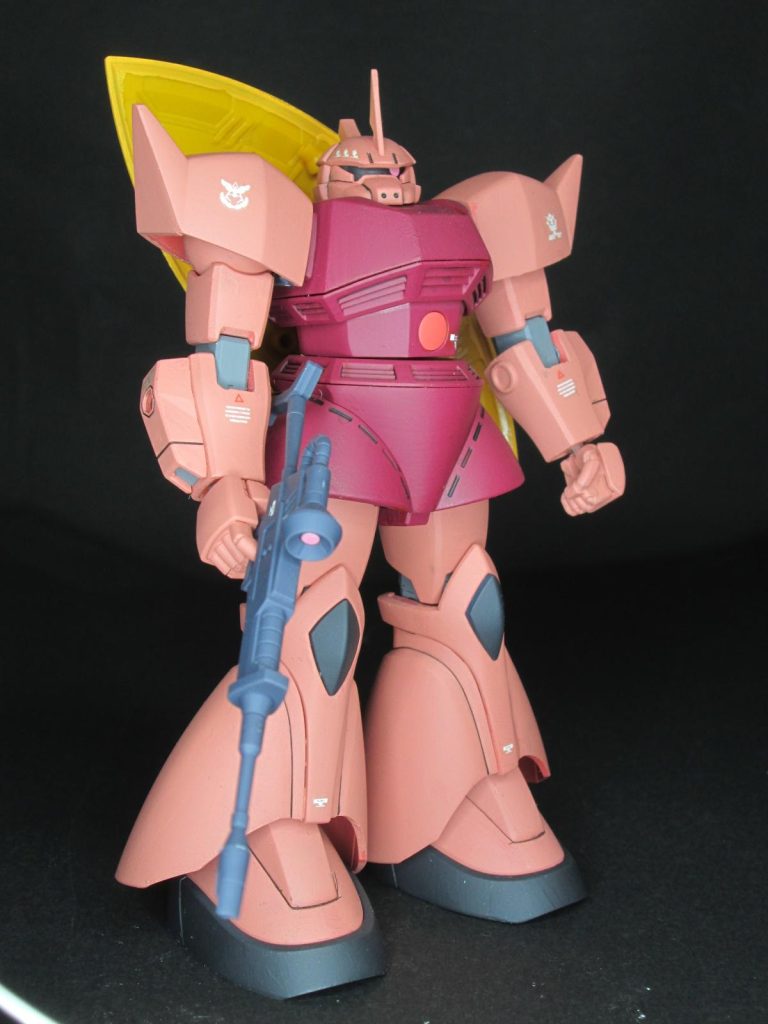 過去作の「キャスバル専用ガンダム」から続いた、シャア専用シリーズも今回が最後となります。サザビーも持ってはいますが完成していません。