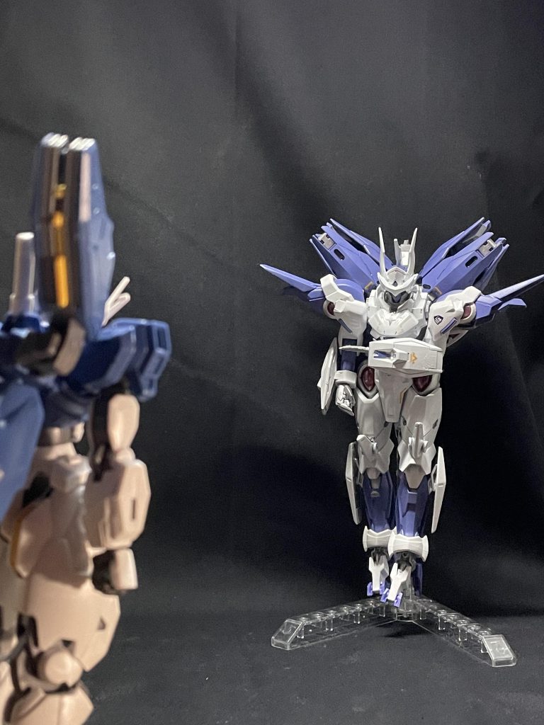 機体イメージの一部にとあるMSが入っているのでその真似をwこのまま横スライドで画面外に消えますw