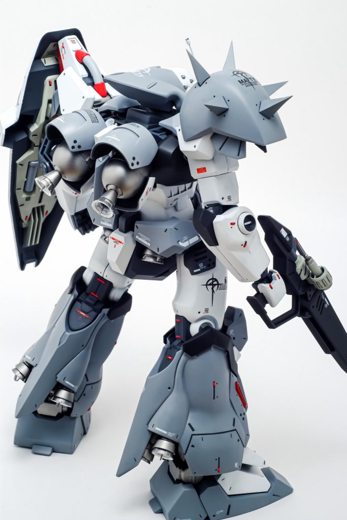 シールド裏ディティールってめっちゃ大事。装甲裏もジャーマングレーで裏打ちし重厚感を。