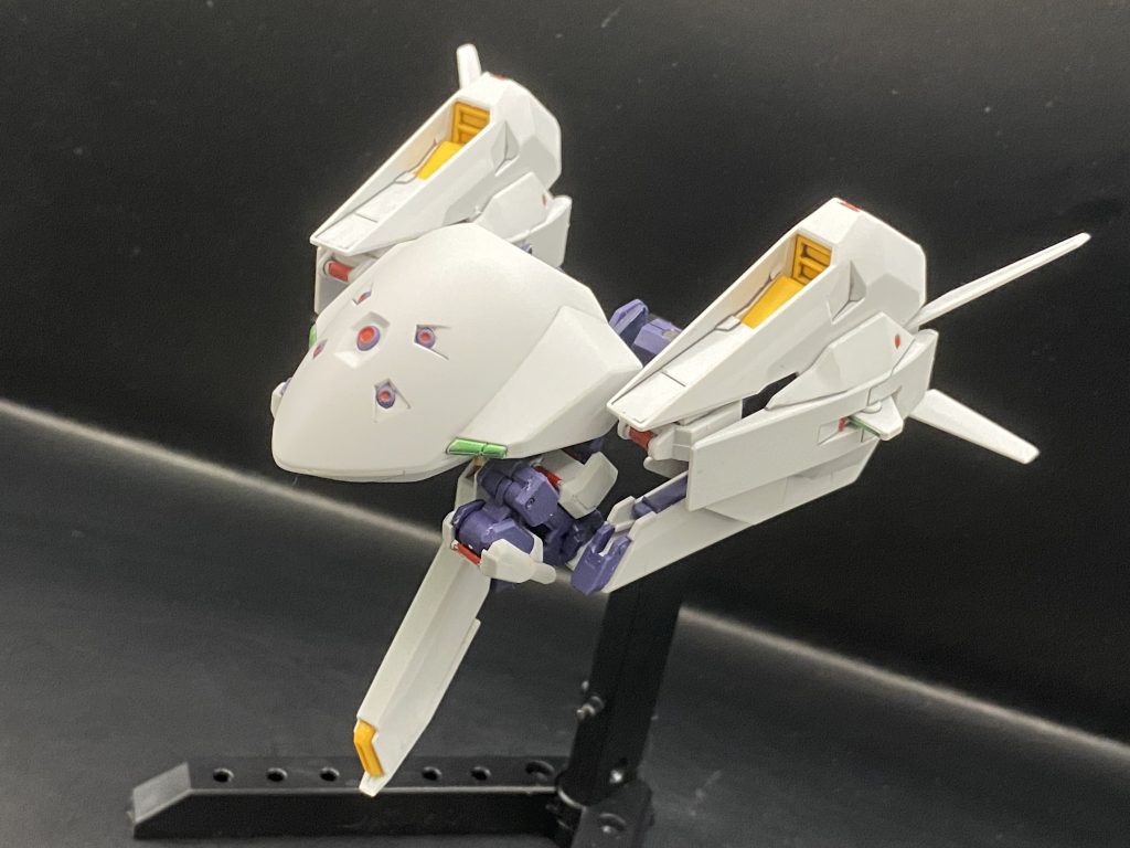 そして変形形態。多少は差し替えがいるとしてもこのサイズ感でこの完璧変形ができるのはバンダイの変態技術としか言いようがない。