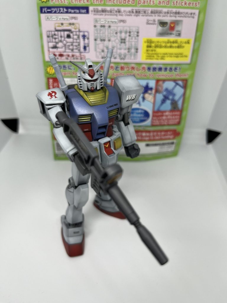 エコプラの穴抜きやは合わせ目はそのままの無改造です、嫌ならHGやEZを使えば良いわけで。それにしても可動範囲が狭すぎる。旧キットレベルですね。