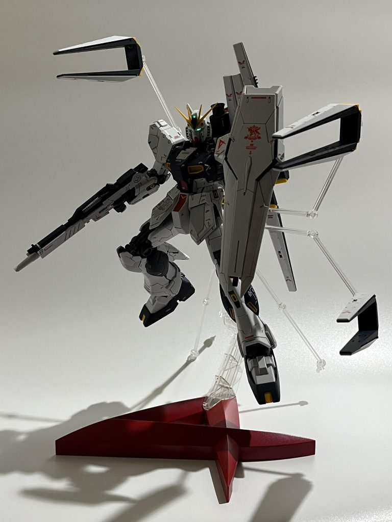 光を背にしてみました。印象が変わって悪役感が出ます。