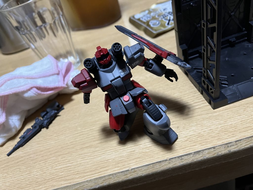 なんか腕やられてガトリング砲で牽制しているの図