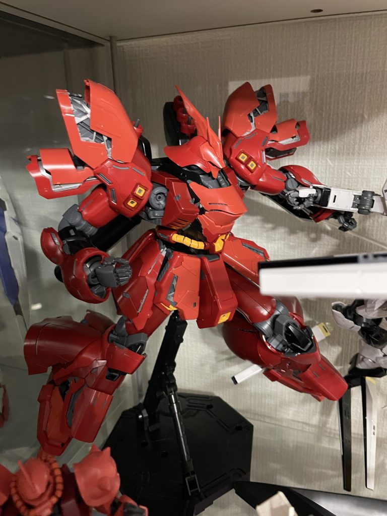 私の勝ちだな。いま計算してみたがアクシズの後部は地球の引力に引かれて落ちる。貴様等の頑張り過ぎだ！