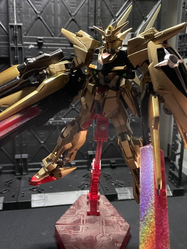 ウィング兼大型ビームキャノンからは大型ビームサーベルの発振も可能という設定