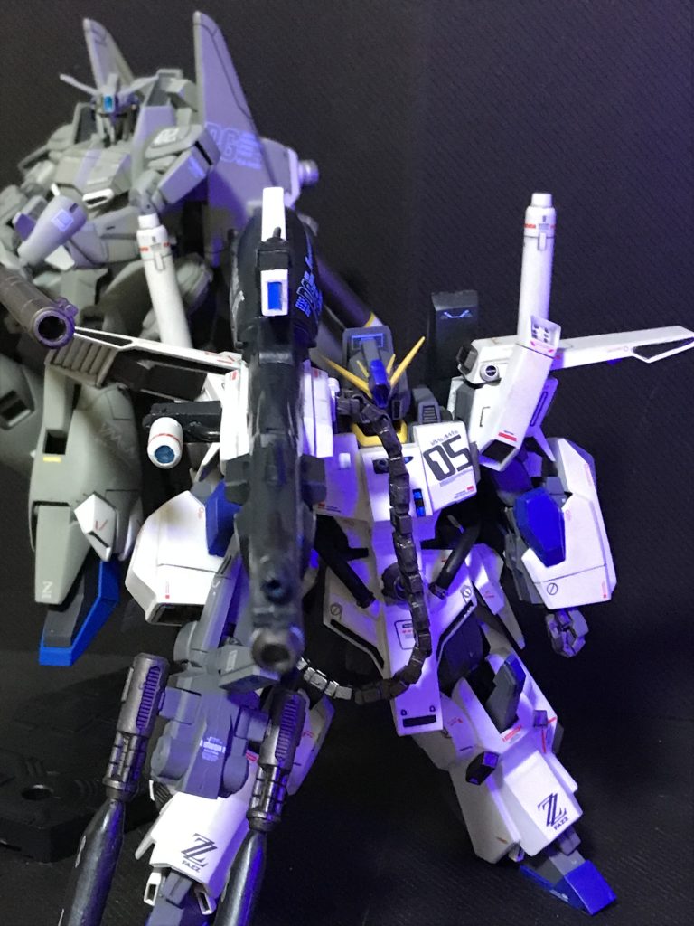 以前作った旧キットZプラスC1と共演。スケールが合うので映えますね。まだまだ加工は下手でなかなか上手く作れないけど頑張ります。