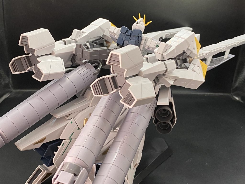 全身を前後からと言っても入りきらずに見切れてますがとにかく大きいです。