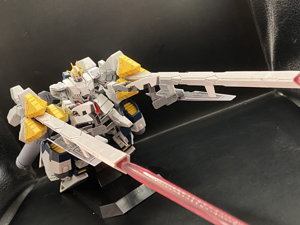 大型ビームサーベルデンドロビウムのアレみたいな感じの武装！ド迫力です。