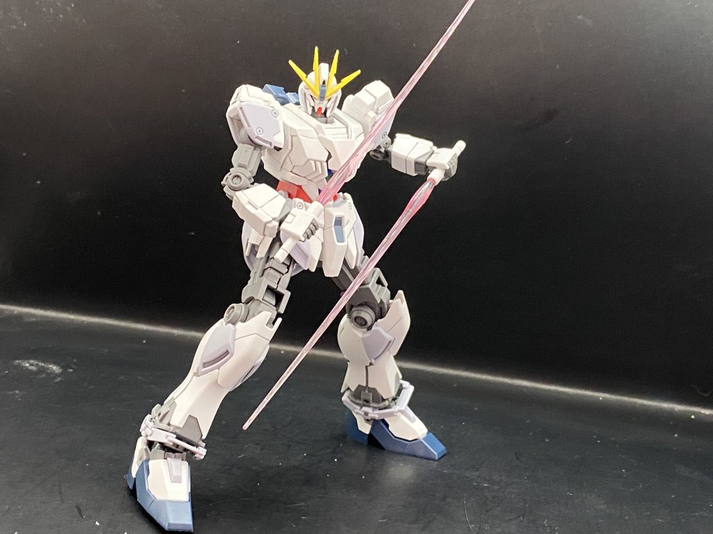そして最後は大型兵装を外した痩せっぽちの形態。一部装甲がなく内部フレームが剥き出しの状態。この後ミキシング予定なので最低限の墨入れと部分塗装のみでフィニッシュです。