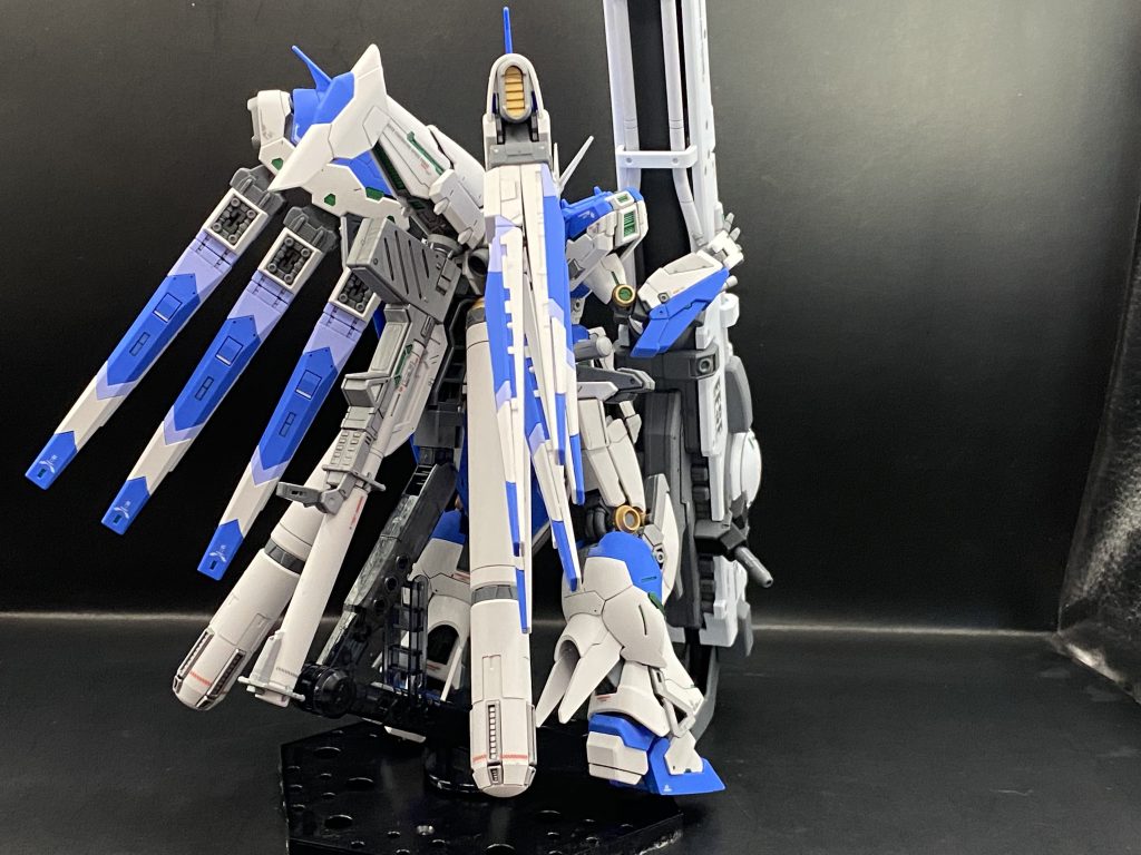 全身を前後からハイパーメガバズーカランチャーの迫力が半端ないです。