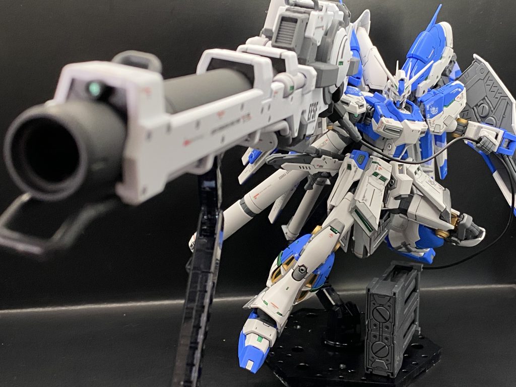 ハイパーメガバズーカランチャーを構えてポーズ!重すぎるせいで専用の保持アームが付属しているのは流石すぎるとしか言いようがない。