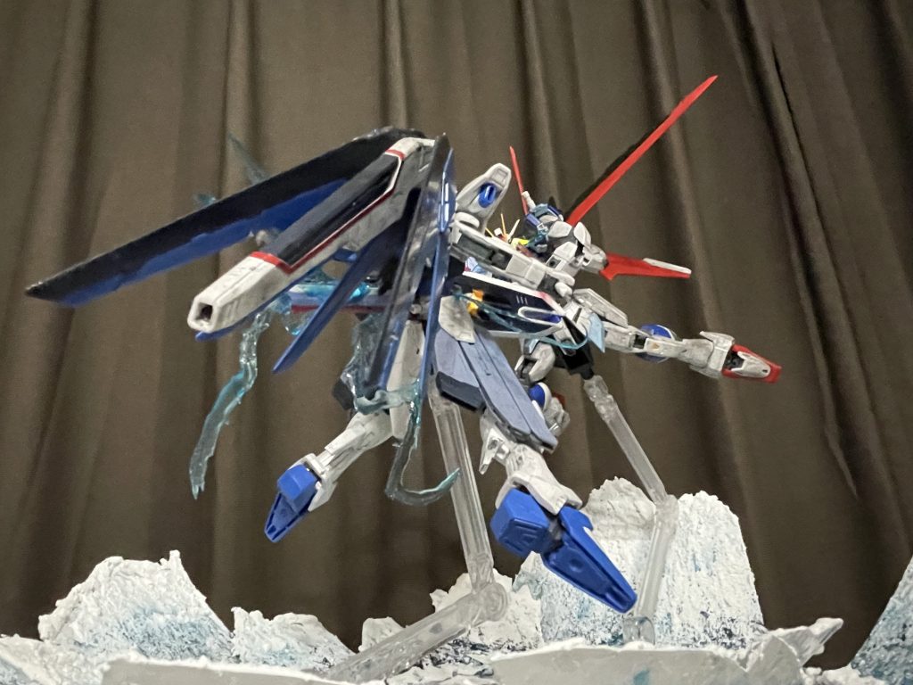 翼は前回のフリーダムver2.0作った時のやつを応用しながらハの字展開にしました。