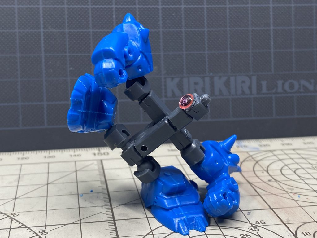 まぁ、可動はそこそこ。可動することより、プロポーションを損なわず、しっかり立たせることが出来るのが良いです。