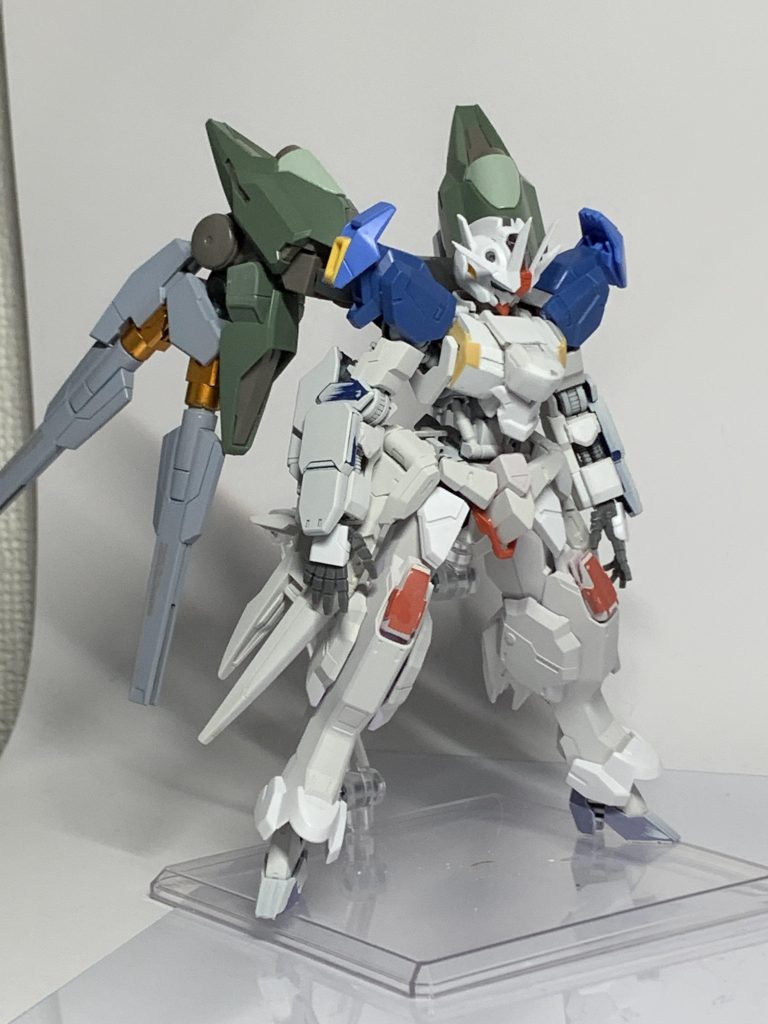 塗装前エアリアル改修型がラスボスだったのでラスボス見たいな機体の集合体にしてみましたリボーンズはもちろんですがバルバトスとhi-νも見方によればラスボスかと思って組み込んでます