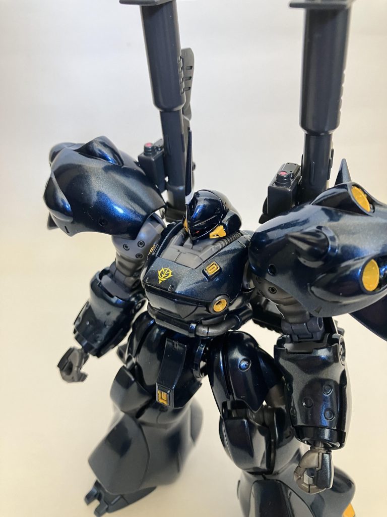 アップでさらに分かりやすく肩アーマーのデカさが強調しています