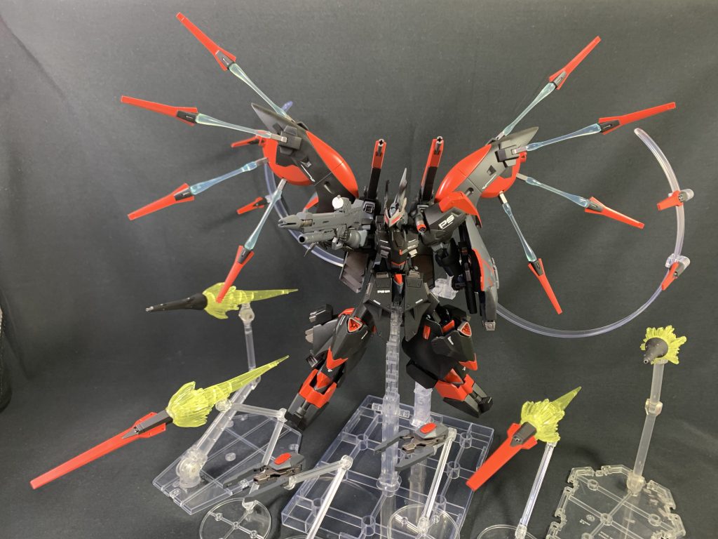 そして16基のドラグーンと2基のエクステンショナル・アレスターを分離し、より多くの敵機を一気に殲滅する「ドラグーン・フルバースト」。