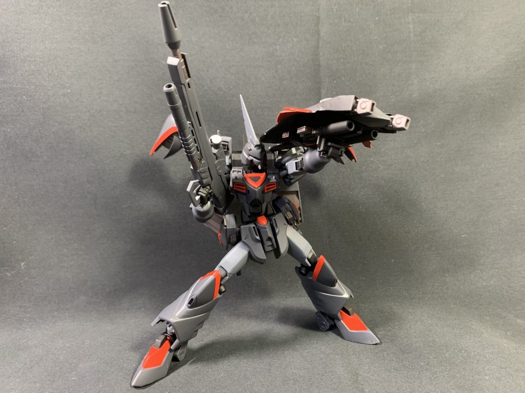 二連装迫撃砲オリジナルの武装。シールド内側に備えられた実弾兵装です。