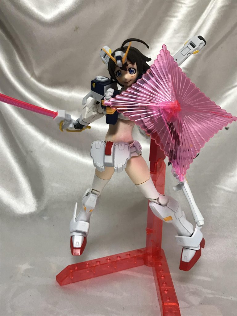 このキットクリアパーツがとにかく派手で、シールドもこんなに派手です。