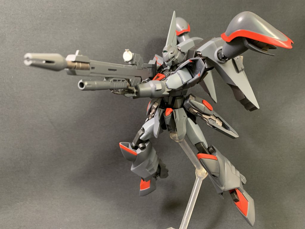 ビームライフル機体に対してやや大型で高出力のライフル。下部には90mm散弾砲を備えています。アメイジングストライクフリーダムのライフルをベースにしています。