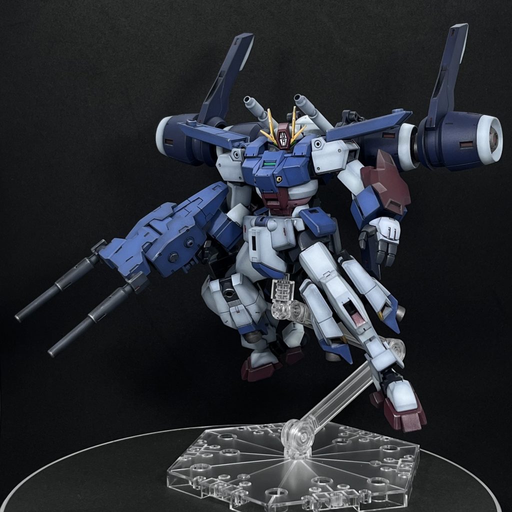 ハイパービームサーベルは、角度を変えれるのでビームキャノンとしても機能します。