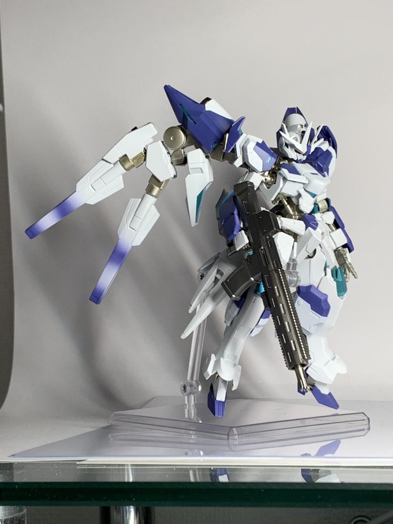 ファングはhi-νを意識した配色にしてhi-νを使わずにイメージだけ持っていくようにしました