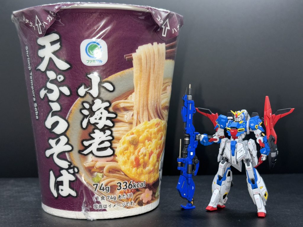 アーティファクトはカップ麺のフタ押さえにも使えるので重宝します。