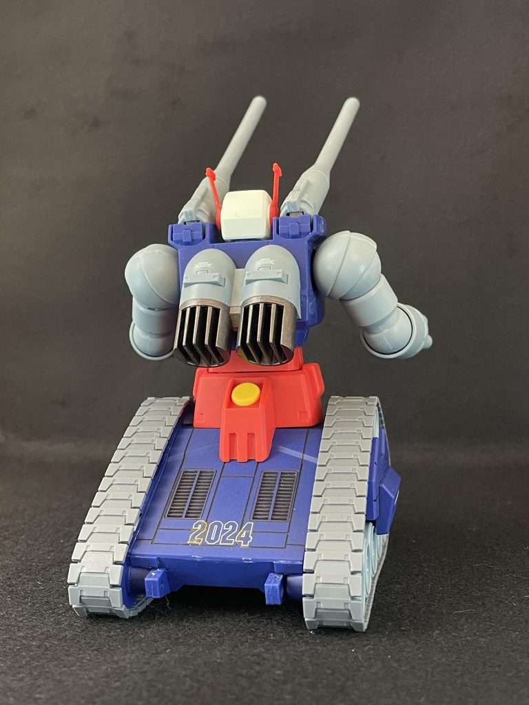 2024年元旦ということで背面にナンバーデカールで2024を貼り付けました。これでこいつは来年のお正月には使いまわせません。今年専用！