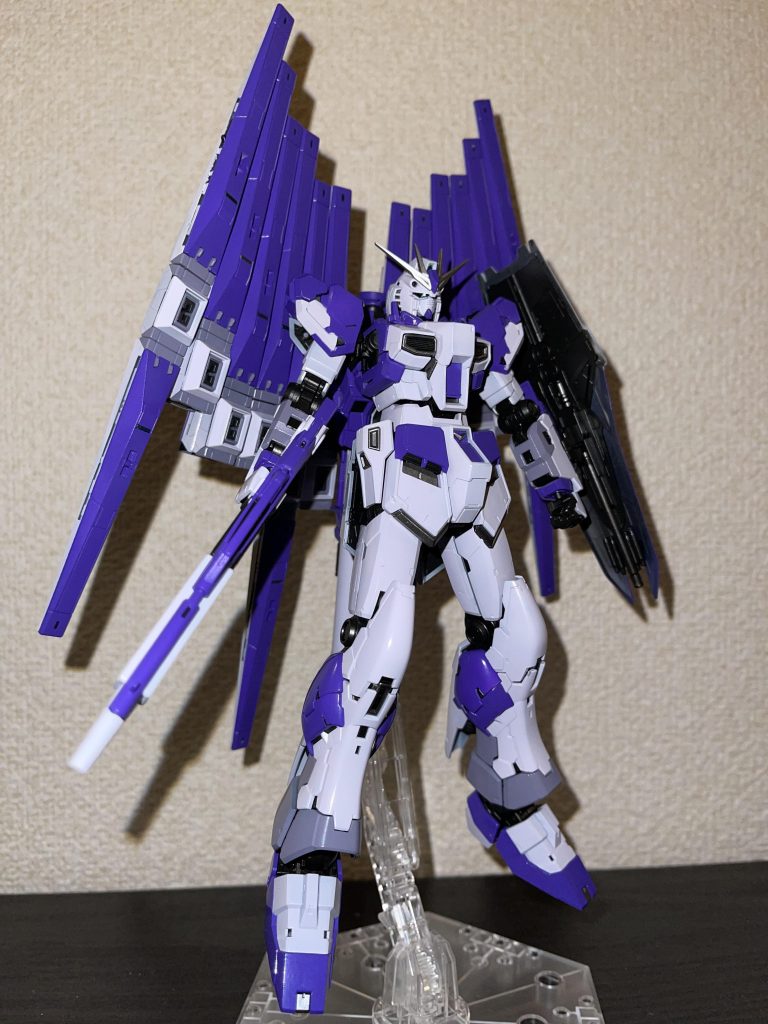 メインカラーはクールホワイトにパープルとブラックを少しずつ混ぜて調色しました。しかし写真では少し白くなってしまいますね。