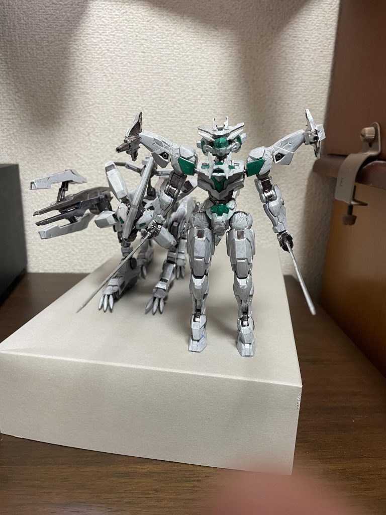 ケモノの腰に付いた刀を武装するとこんな感じです。