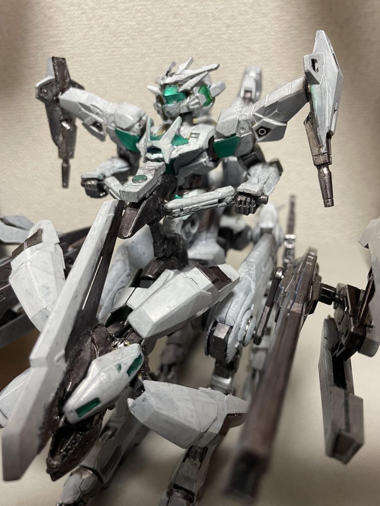 そして搭乗部分です。ケモノの腰にピンがあり、そこに乗る騎手が足を外して合体します。ハンドルもしっかり付いてます。