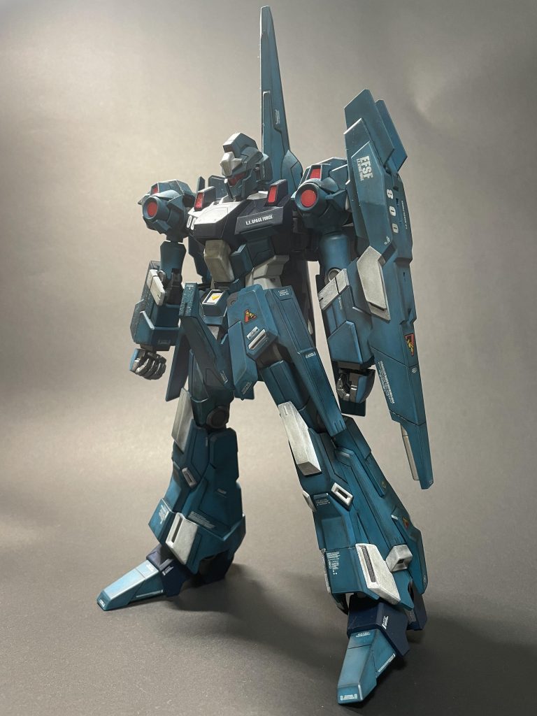 センターのピンクは蛍光色です。