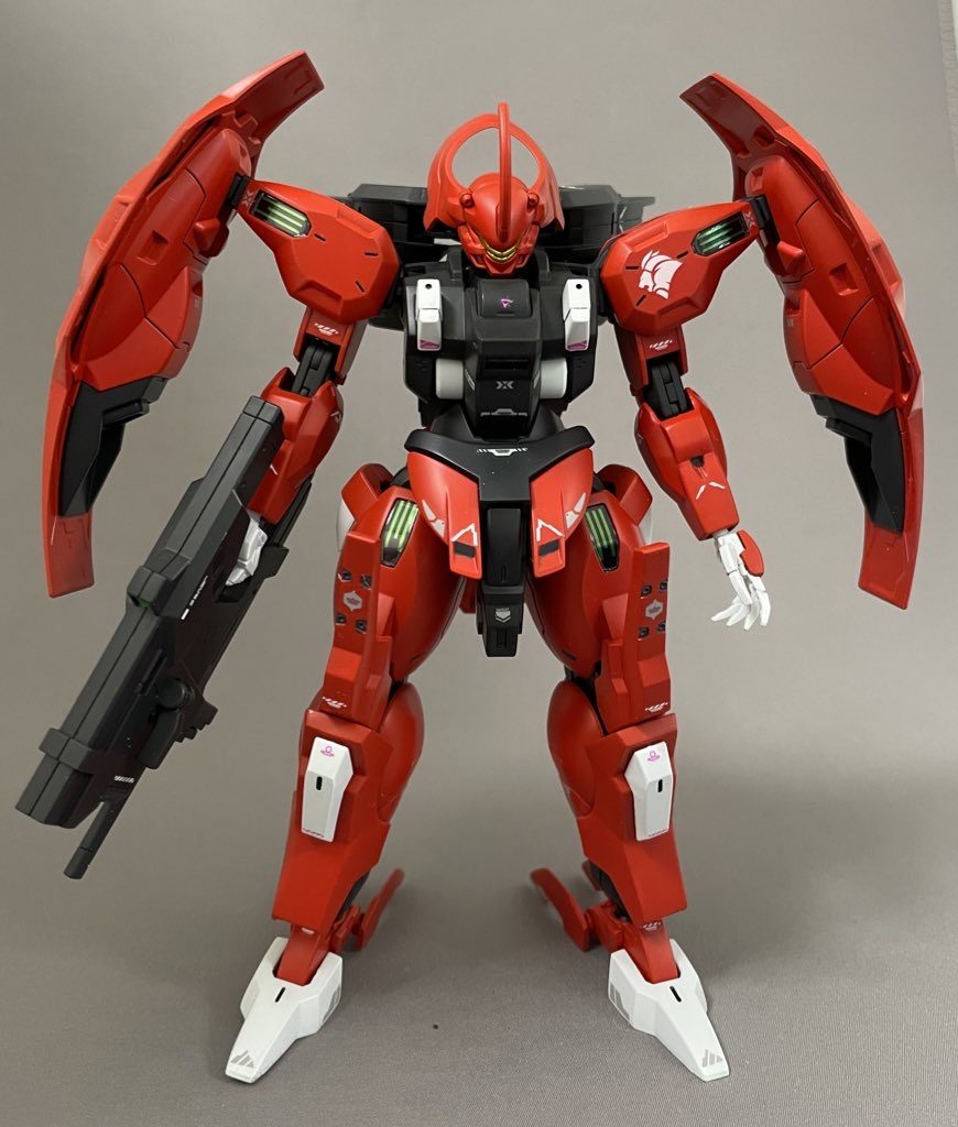 赤はガイアノーツのエヴァレッド白もトーンを少し落としたかったのでスチールホワイト使用