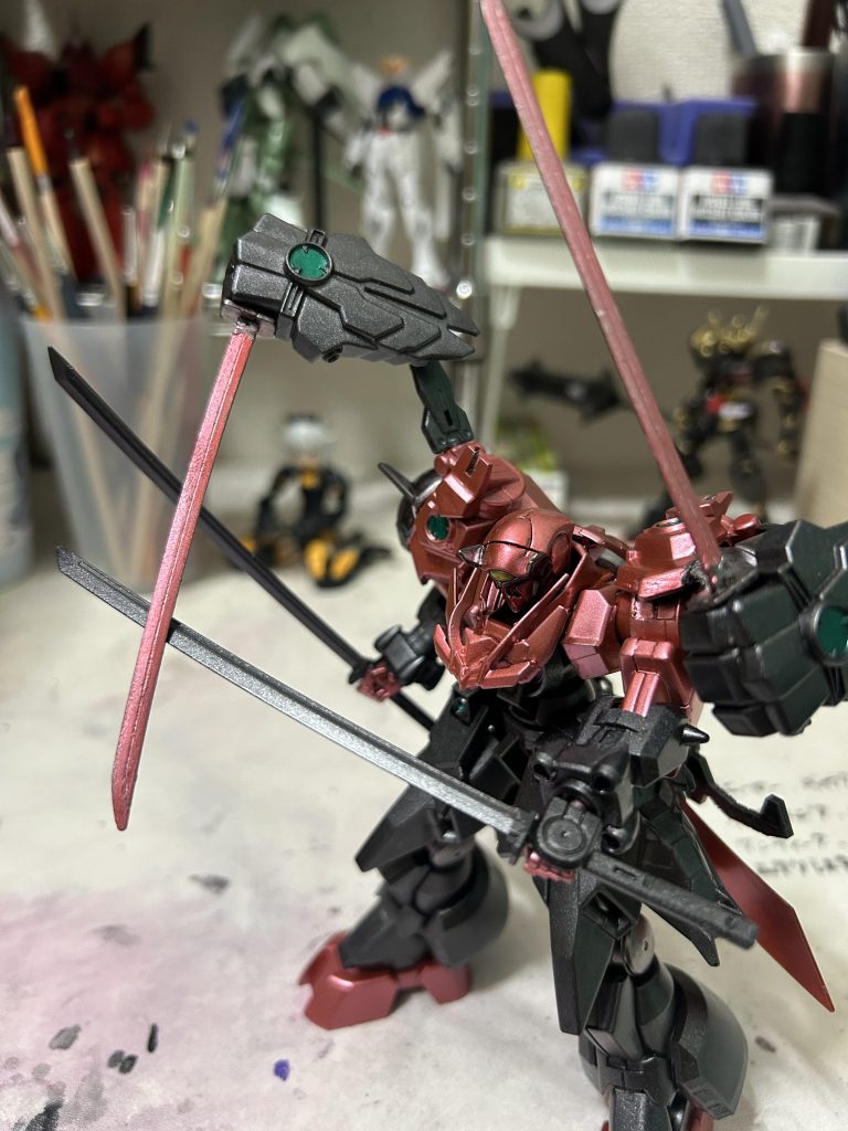 戦国アストレイ頑駄無の隠し腕を２つ装備して、菊一文字と虎徹、そして境界戦機ウェポンセット5の刀を2本装備させました。