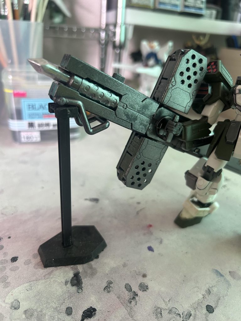 ライフルの反対にバンカーがあり、装甲の厚い敵を一撃で撃ち抜くことも可能