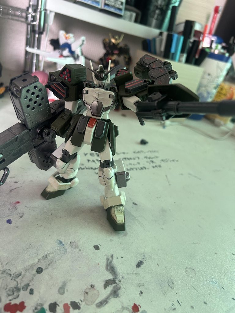 ミサイルポッドもガトリングの取り回しの邪魔にならないような位置に取り付けました。