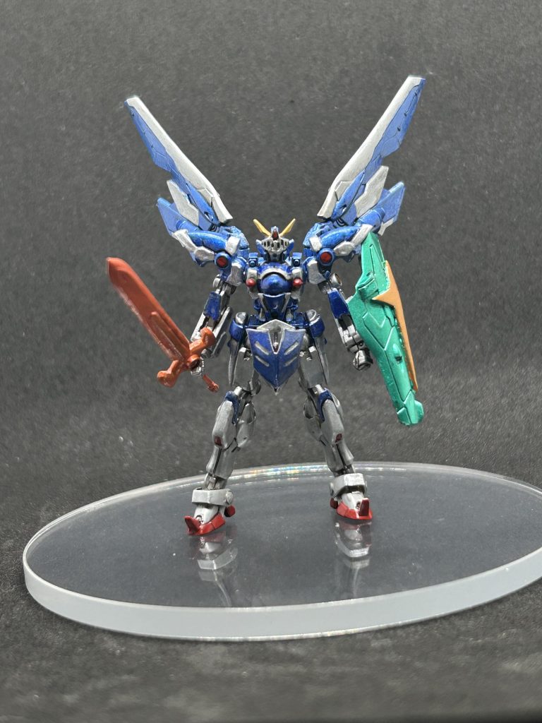 やっとキュベレイの股間パーツが活躍してくれました、剣はダブルオーライザーのGNソード👍ちなみになんちゃって炎の剣の鍔はウィングガンダムのWを意識して形作りました。笑言わなきゃ誰も気付かないですね🤣笑