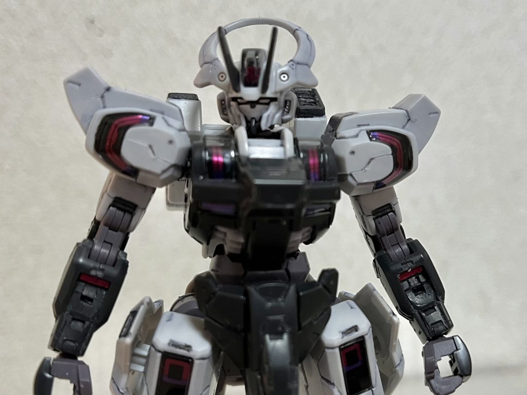 二体目なので目の色を変えたりちょび髭を消したりしています。